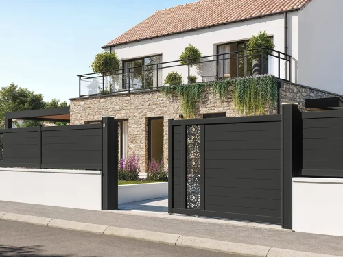 Portail aluminium coulissant Samzun avec décor SPLANN par kostum